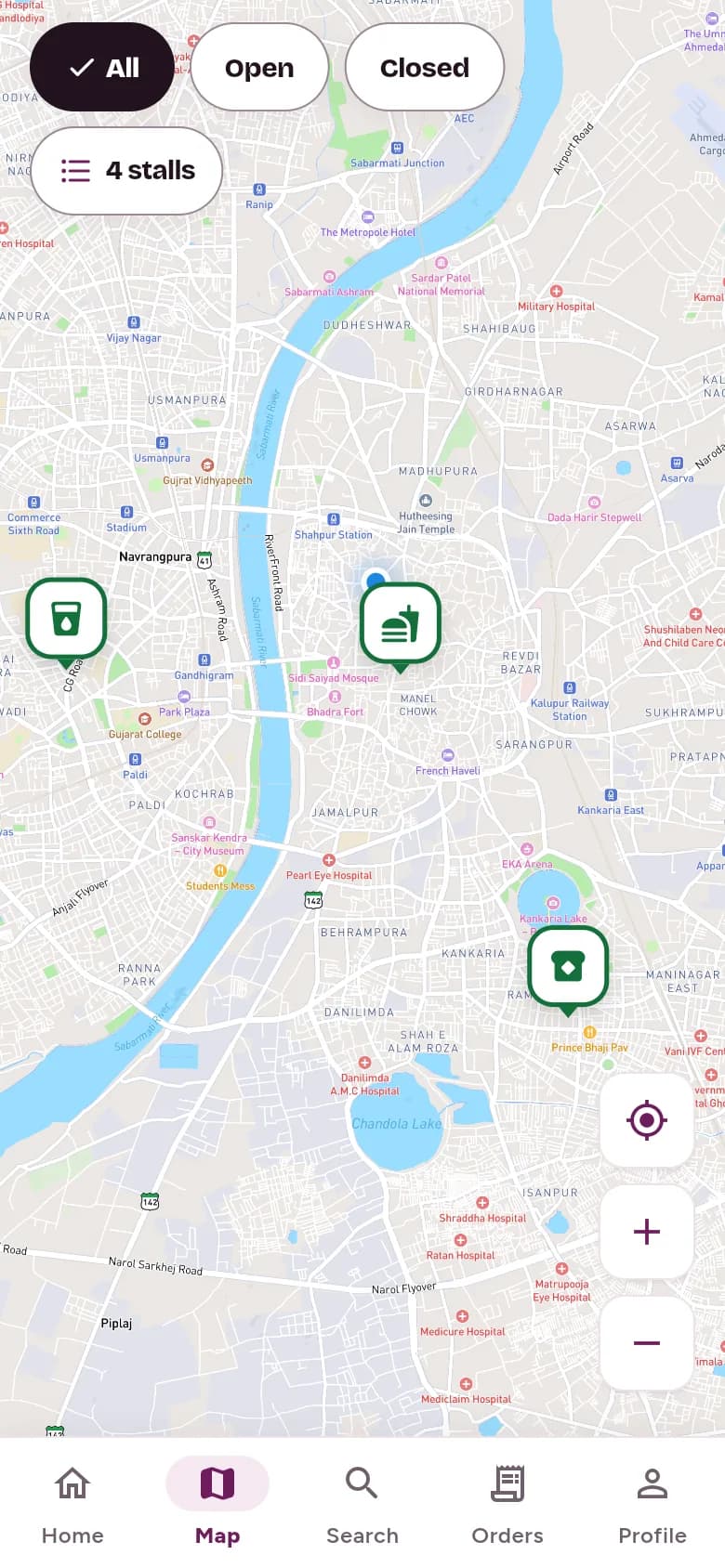 LariLocator map of Ahmedabad with stall pins, filters for all, open and closed stalls, and ‘4 stalls’ nearby